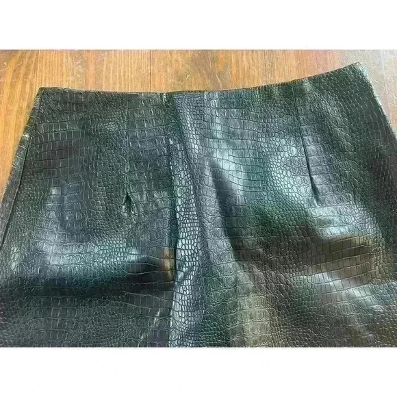 Glamorous Snakeskin Faux Black Leather Skirt, US 6 - Picture 5 of 6